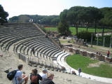 01676 ostia - regio ii - insula vii - teatro (ii,vii,2) - innenraum - blick ri westen.jpg